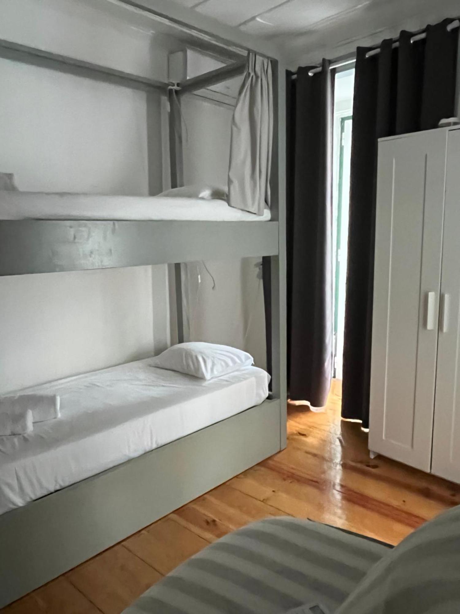 Alface Hall Hostel & Bar Lisboa Екстериор снимка